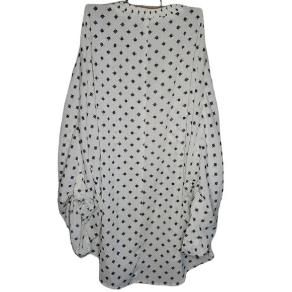 ABERCROMBIE & FITCH V-Neck Tie Front Roll Tab Sleeve Blouse - Picture 4 of 5